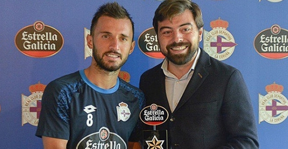 Emre Çolak'a 'ayın futbolcusu' ödülü