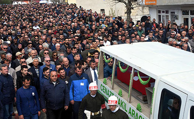 Nüfusu 900 olan ilçede, şehidi binlerce kişi son yolculuğuna uğurladı