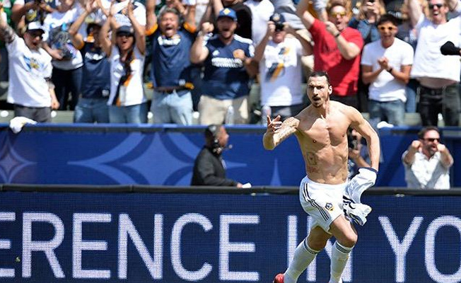 Ibrahimovic adını altın harflerle yazdırdı