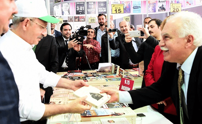 Perinçek, Kılıçdaroğlu'na o kitabı hediye etti