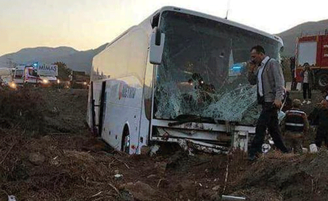Yolcu otobüsüyle TIR çarpıştı: Çok sayıda yaralı var!