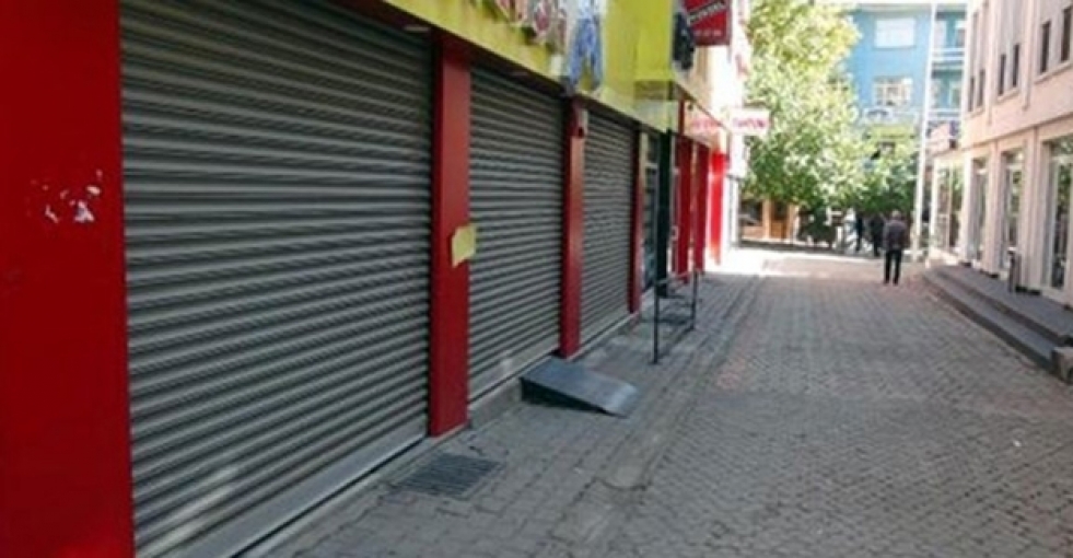 Tunceli'de Valilik 'kepenklerin kapanmasını' yasakladı