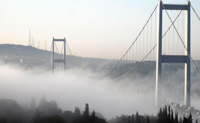 İstanbul'da tüm vapur seferleri iptal, Marmaray'da izdiham