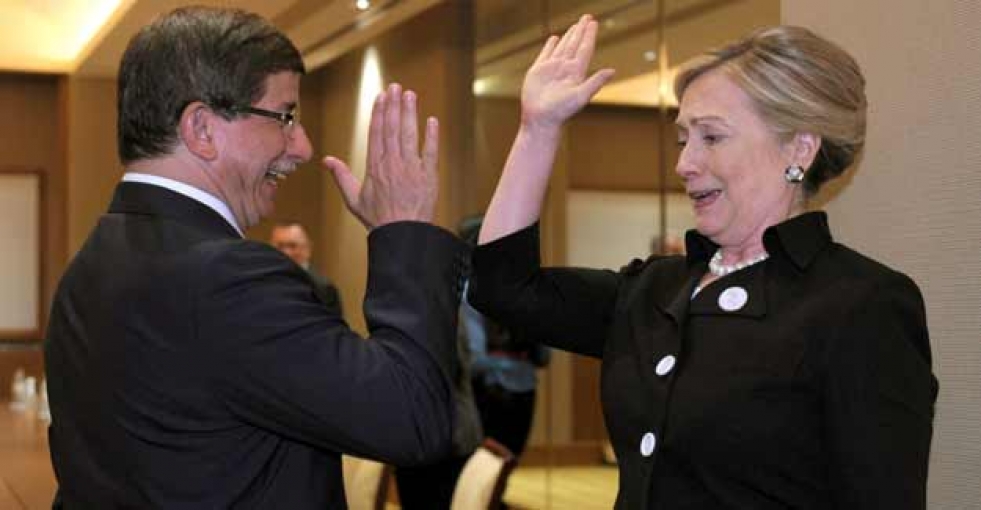 FBI, Clinton'ın Davutoğlu'yla görüşmesine dair yazışmaları sansürledi