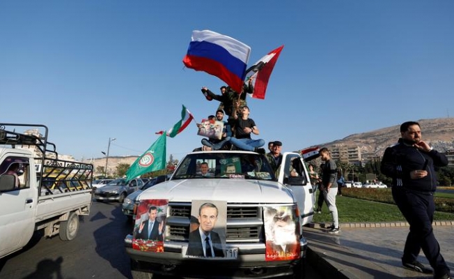 Şam'da halk, Rus bayraklarıyla sokaklarda