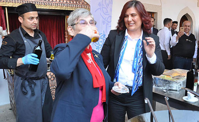 Canan Karatay yine yaptı yapacağını