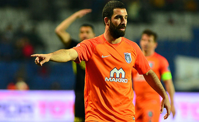 Galatasaray taraftarlarından Arda Turan'a özel göndermeli pankart