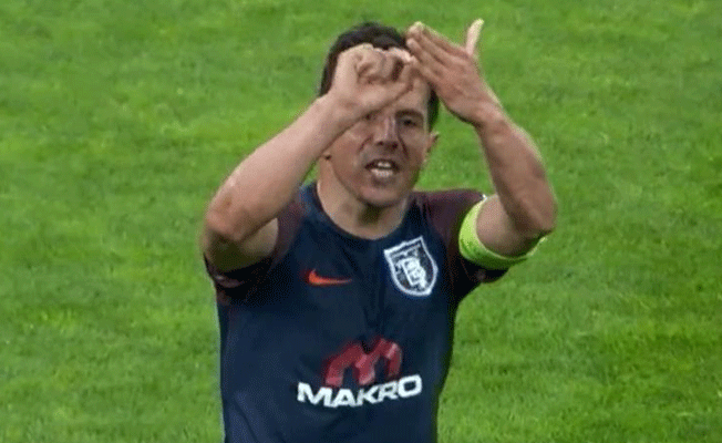 Emre Belözoğlu’ndan Galatasaray maçında olay hareket