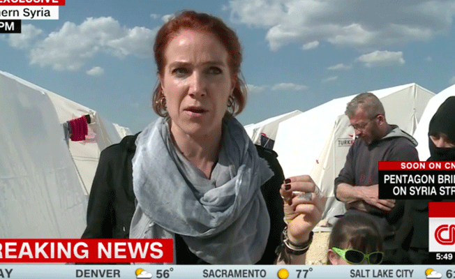 CNN muhabiri kimyasal maddeyi koklayarak saptıyor