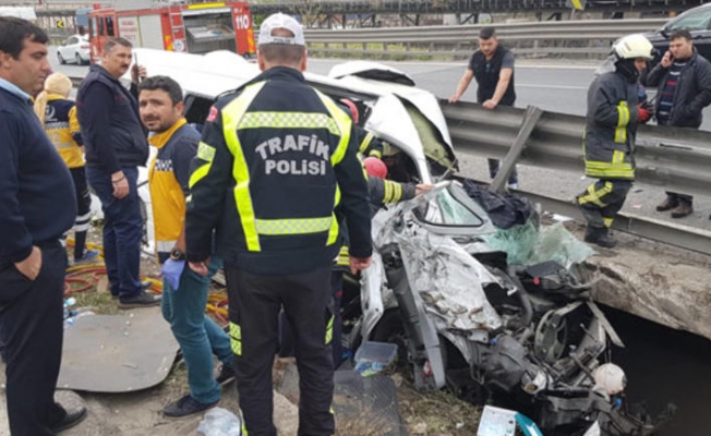 TIR ile minibüs çarpıştı, vali ve kaymakamların eşleri yaralandı, 1 ölü