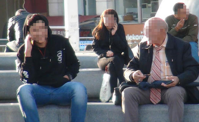 Para karşılığı genç erkeklere görüşme talep ediyordu... İşte böyle yakalandı