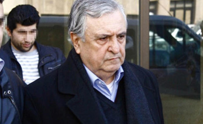 Eski bakan İstanbul’da boğazından bıçaklanarak öldürüldü