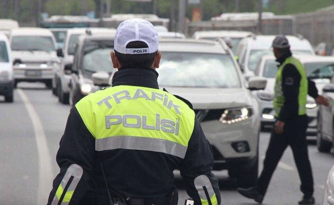 İstanbul polisinden dronelu trafik denetimi