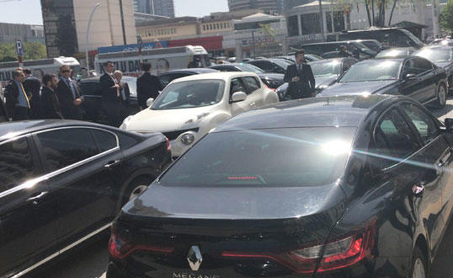 Erken seçim kararının ardından AKP'de hareketli dakikalar