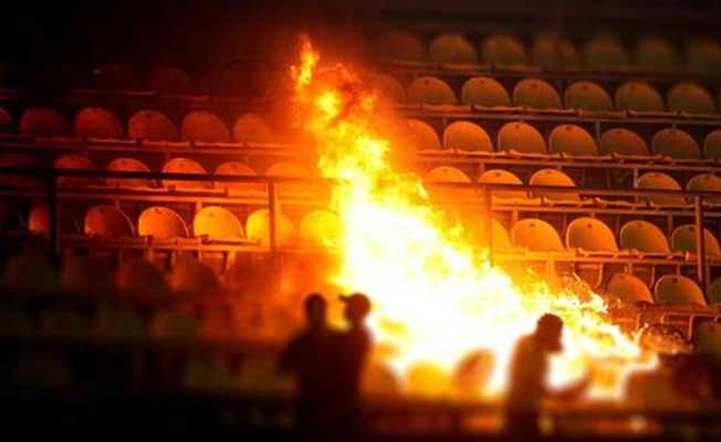 Derbi sırasında bomba patladı...
