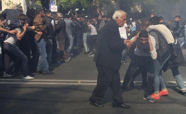 Ermenistan'da 'Kadife Devrim' protestoları...