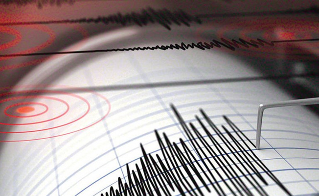 Ege'de korkutan deprem: Art arda sallandı