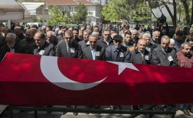 Öldürülen eski bakan son yolculuğuna uğurlandı