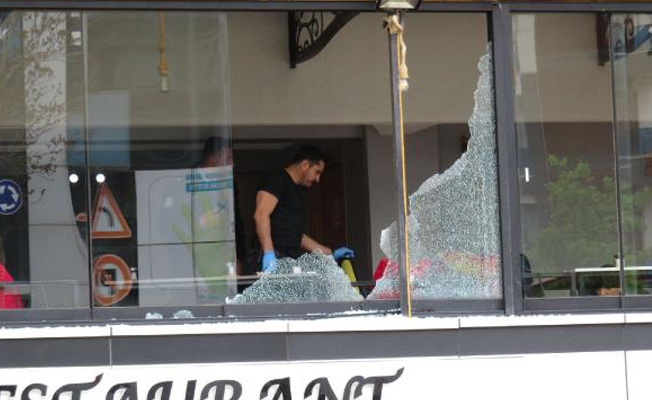 Kafede tartıştığı arkadaşlarını vurdu