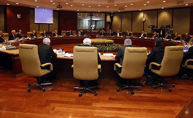 Hükümet Meclis'ten yetki alacak... Bakanlık sayısı düşürülüyor