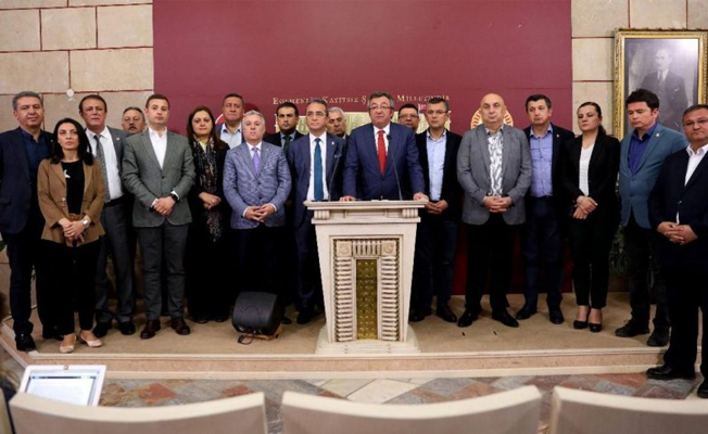 CHP'li Mehmet Göker: İmza attım gözlerim doldu