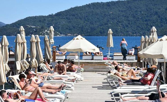 Tatilciler 'demokrasi' için iptal etti