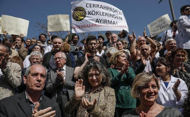 İstanbul Üniversitesi'nde bölünme öncesi istifa