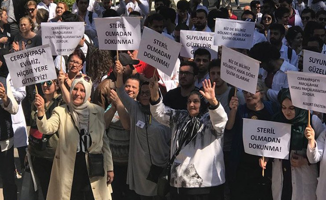 Akademisyenler, öğrenciler... Şimdi de hastalar isyan etti