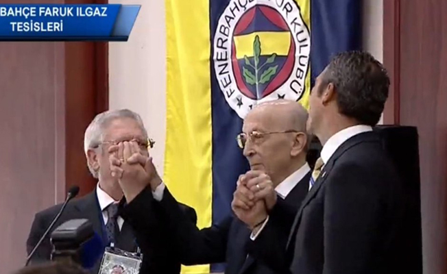 Fenerbahçe Yüksek Divan Kurulu'nda tarihi anlar: Ali Koç ve Aziz Yıldırım bir araya geldi