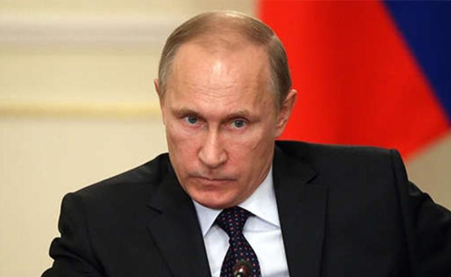 Putin kendi kendini azarladı! Salon şoke oldu