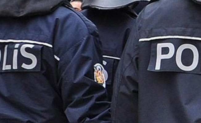 Polis fuhuş yapan kadınlarla birlikte oldu... Para vermeyip köpeğine de el koydular
