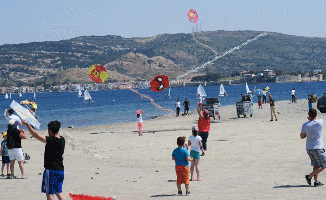 Foça'da uçurtma şenliği