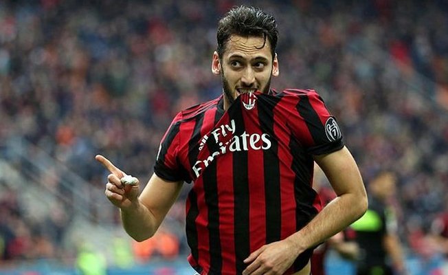 Hakan Çalhanoğlu attığı golle ağları havalandırdı