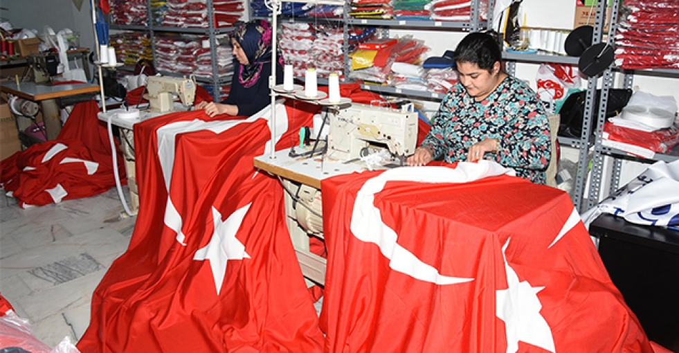 İzmir'de ay- yıldızlı mesaisi