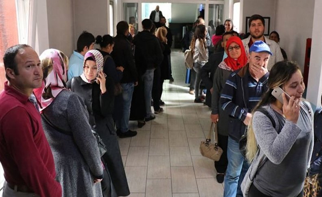 900 kişilik iş başvurusu için metrelerce kuyruk oluştu