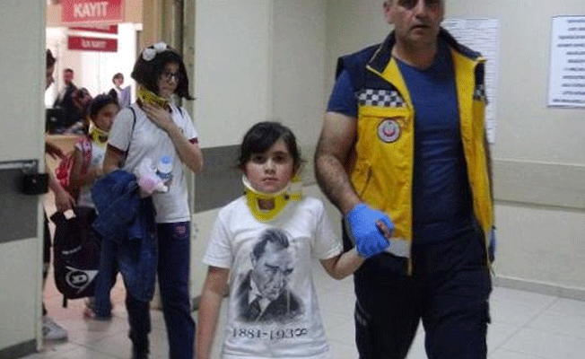 Öğrenci servisi kaza yaptı: 10 öğrenci yaralandı