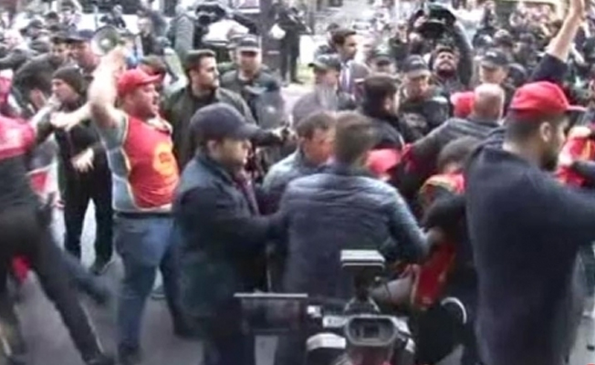 Taksim'e yürümek isteyen işçilere polis engeli
