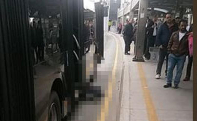 Metrobüs durağında facia! Suriyeli çocuk hayatını kaybetti