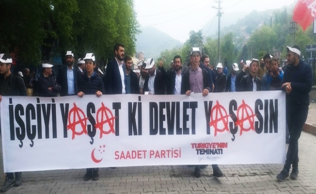 Saadet Partisi'nden 1 Mayıs için ‘anarşist' pankart
