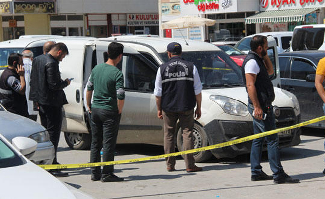 Konya’da bankaya para taşıyan araç soyuldu