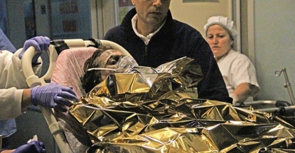 Tartıştığı karısını benzin döküp yaktı!