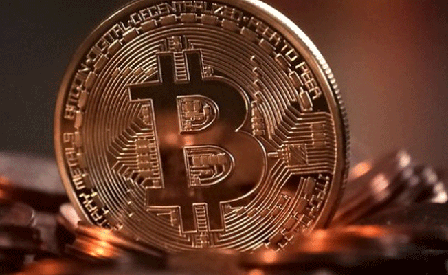 Bitcoin dokuz bin doların altına geriledi