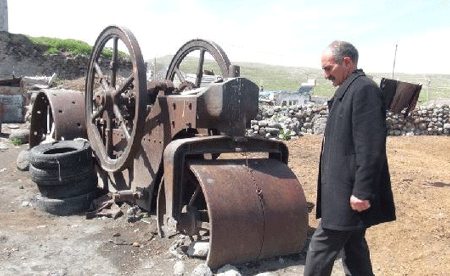 Rusların yol silindiri 'katof' karayollarının atölyesine kaldırıldı