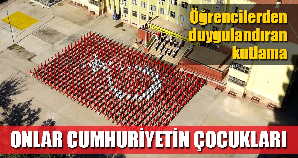 Öğrencilerden dev Türk bayrağı