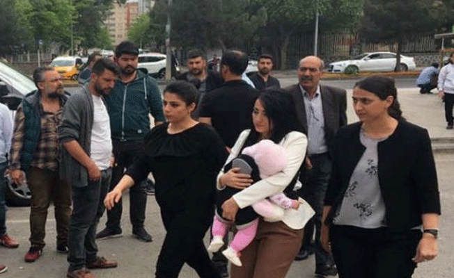 Ayşe öğretmen 6 aylık bebeğinden ayrıldı