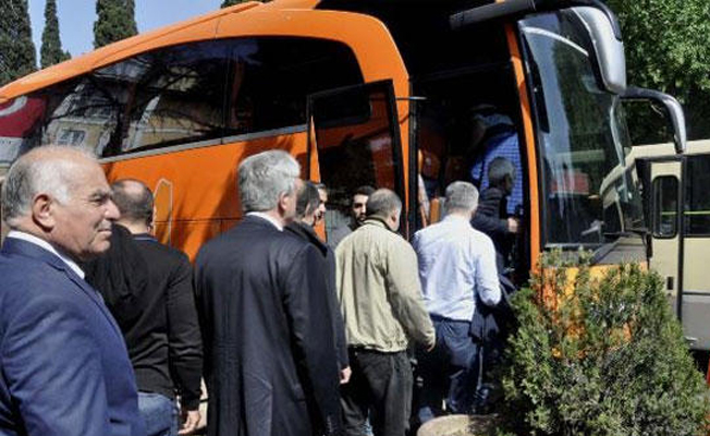 Taksicilerden UBER'e lüks otobüslü protesto