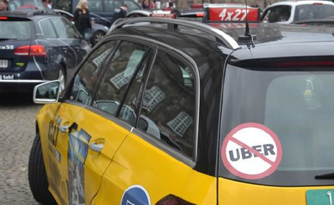 Taksici dehşeti! Uberci zannettiği şoförü bıçakladı