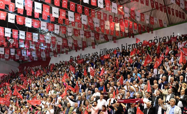 Salon hazır, kalabalık Kılıçdaroğlu'nu coşkuyla bekliyor