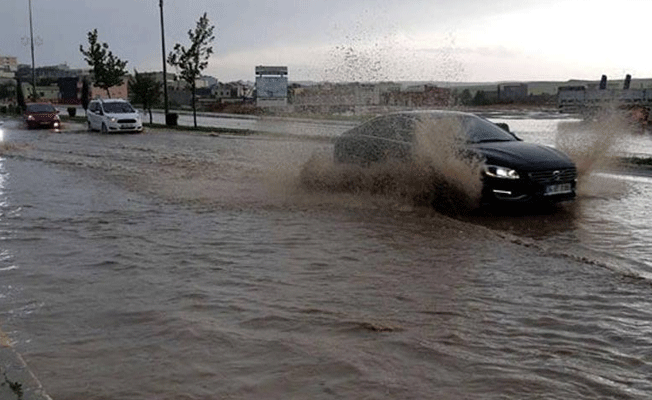 Diyarbakır-Mardin karayolu da sular altında kaldı