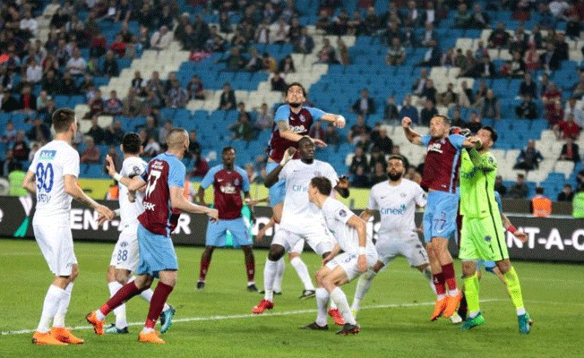Trabzonspor evinde hezimete uğradı! 7 gol, 2 kırmızı…